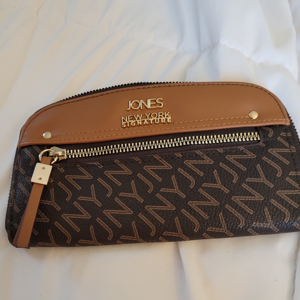 Jones NY wallet